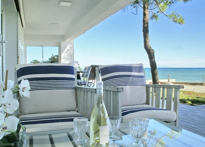 Vila In Moriani-plage By The Sea